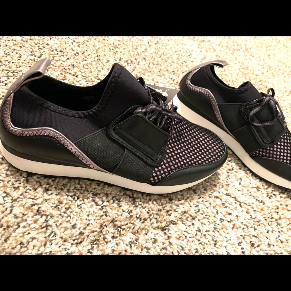 New never used with tags size 6 big girls shoes.